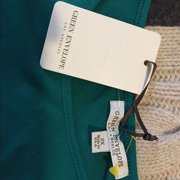 NWT Green Envelope Las Angeles Bell Sleeve Top 2X - Picture 5 of 5